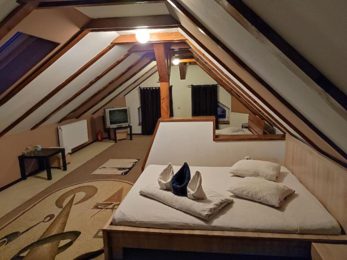 Scarlette Hotel Brasov Bagian luar foto