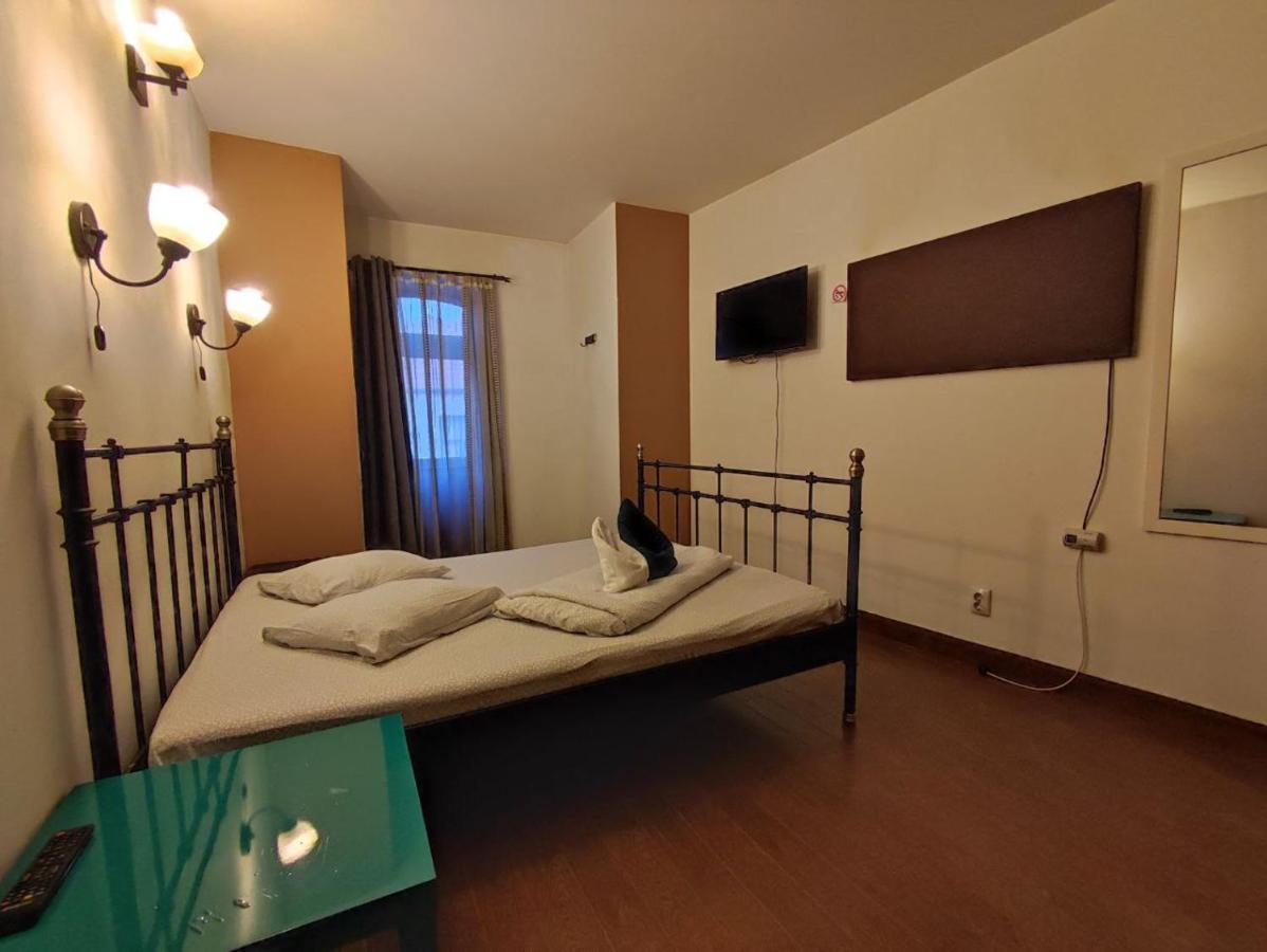 Scarlette Hotel Brasov Bagian luar foto